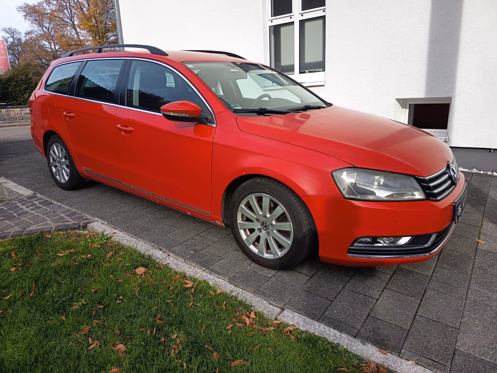 Volkswagen Passat 2012 — rear view