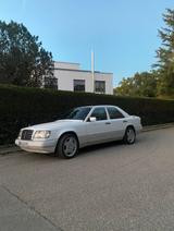 Mercedes-Benz W124  E280 Reihensechszylin... - Mercedes-Benz E 280 aus 1993