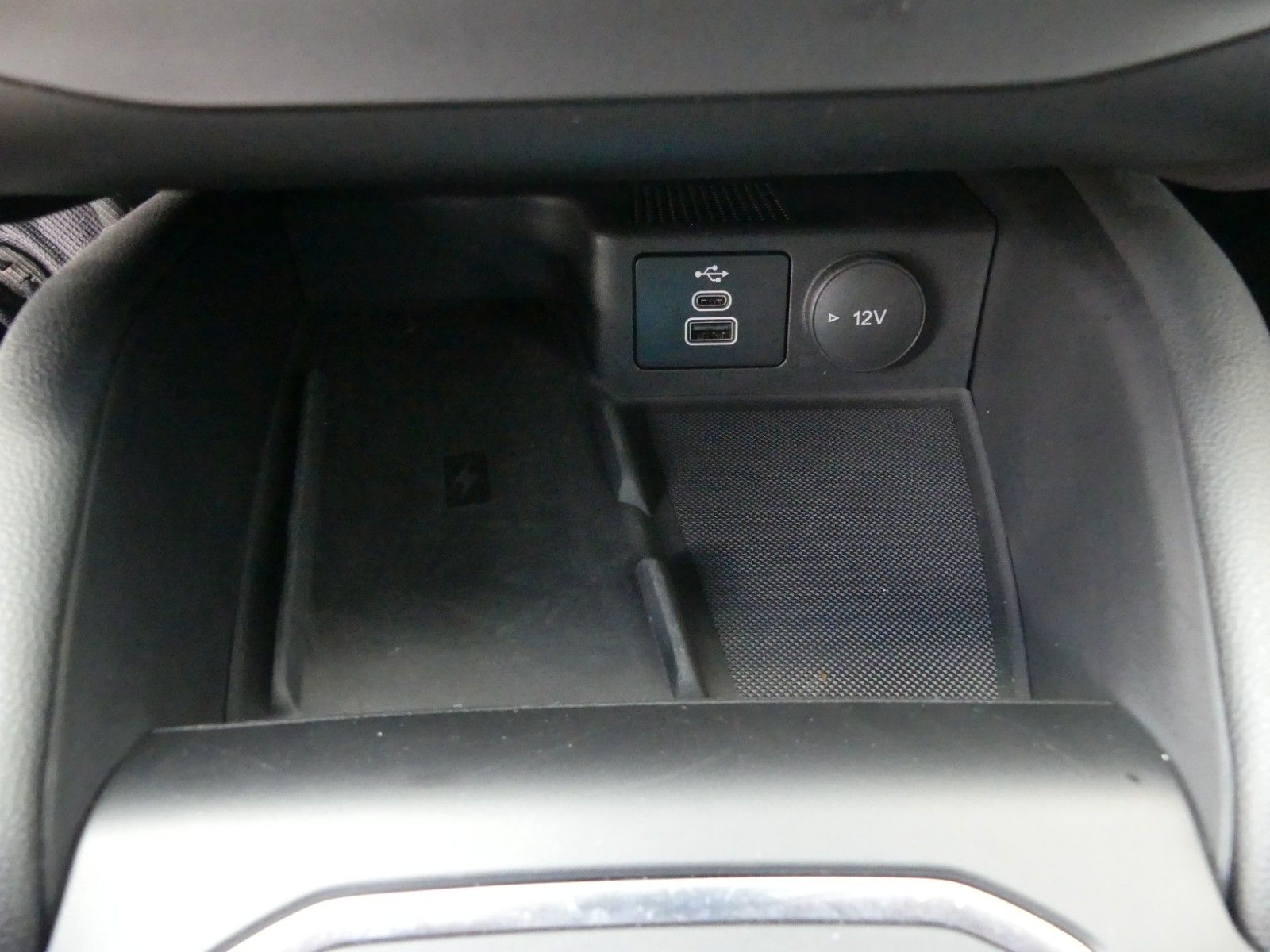 Fahrzeugabbildung Ford Focus Turnier ST-Line X