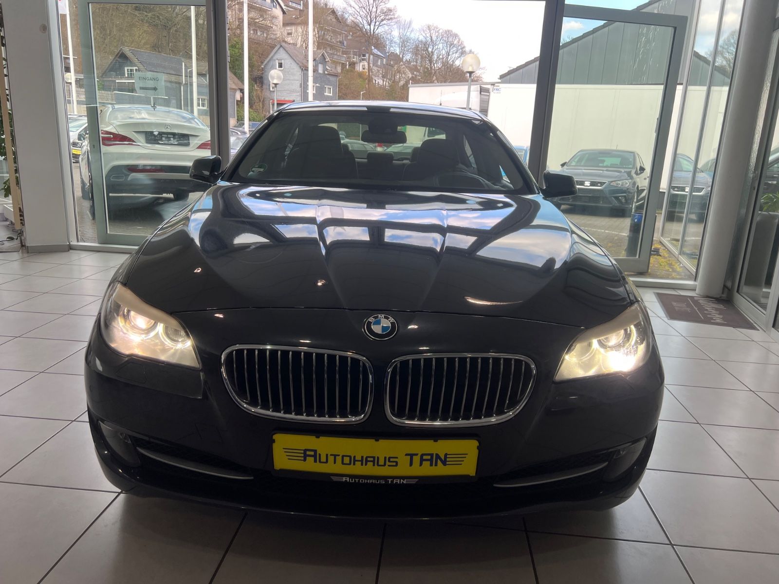 Fahrzeugabbildung BMW 530 d Lim. xDrive *HEAD-UP*LEDER-BRAUN*MEMORY*