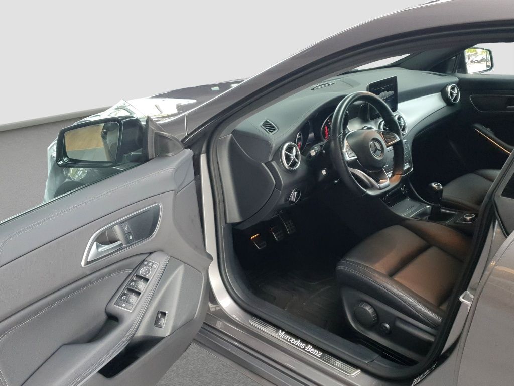Fahrzeugabbildung Mercedes-Benz CLA 200 Shooting Brake AHK*Leder*KeyLess*LED*PDC