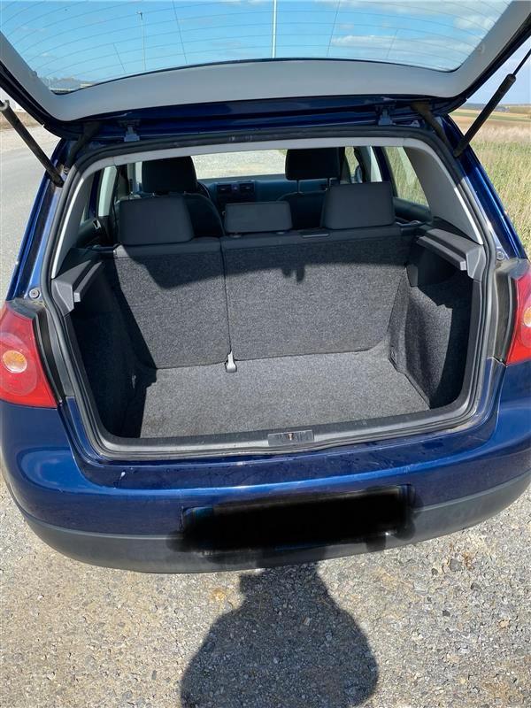 Volkswagen Golf 2005 — rear view