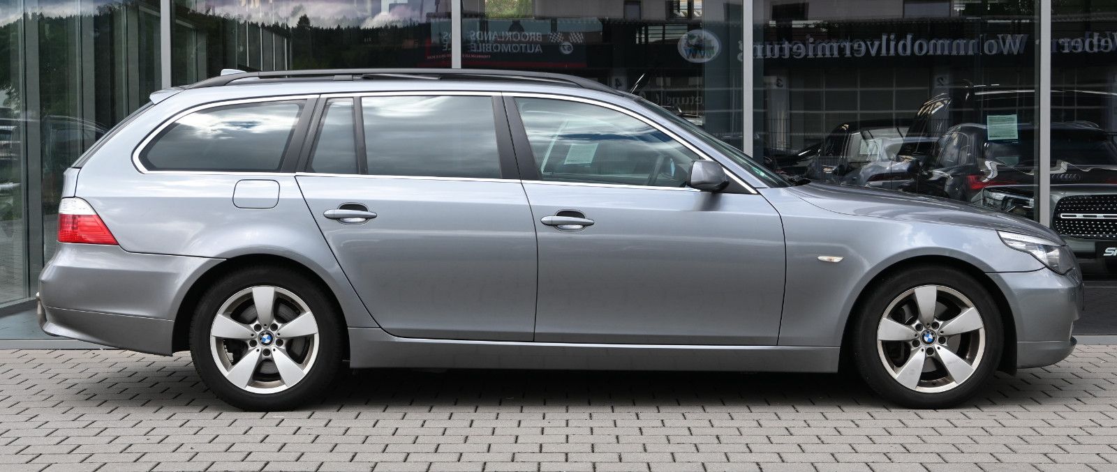 Fahrzeugabbildung BMW 530d Touring °AHK°AKTIVLENK.°DYNAMIC-DR.°KOMF.SI