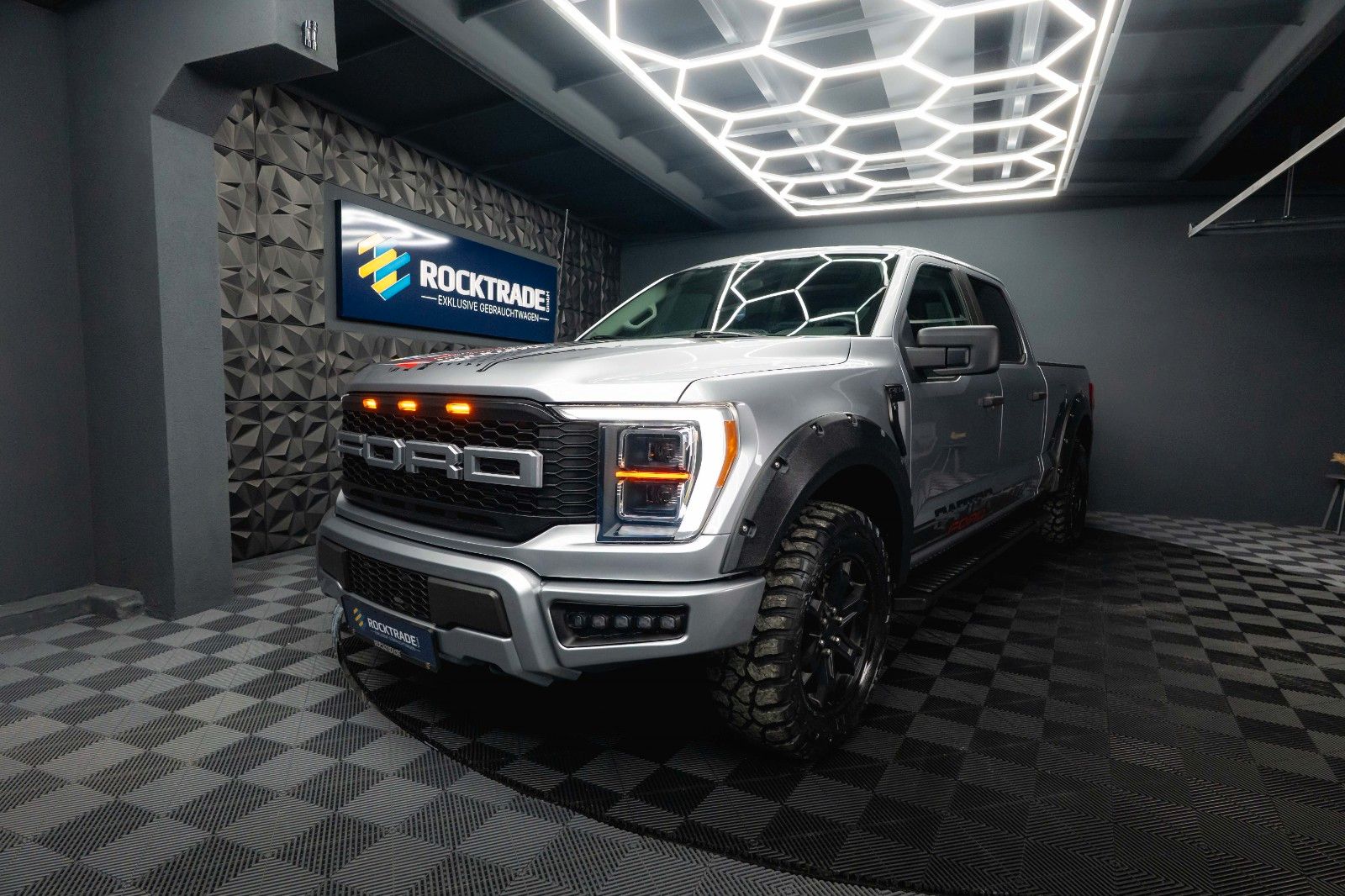 Fahrzeugabbildung Ford F150 5.0L V8 4x4 Offroad SuperCrew RAPTOR 19%