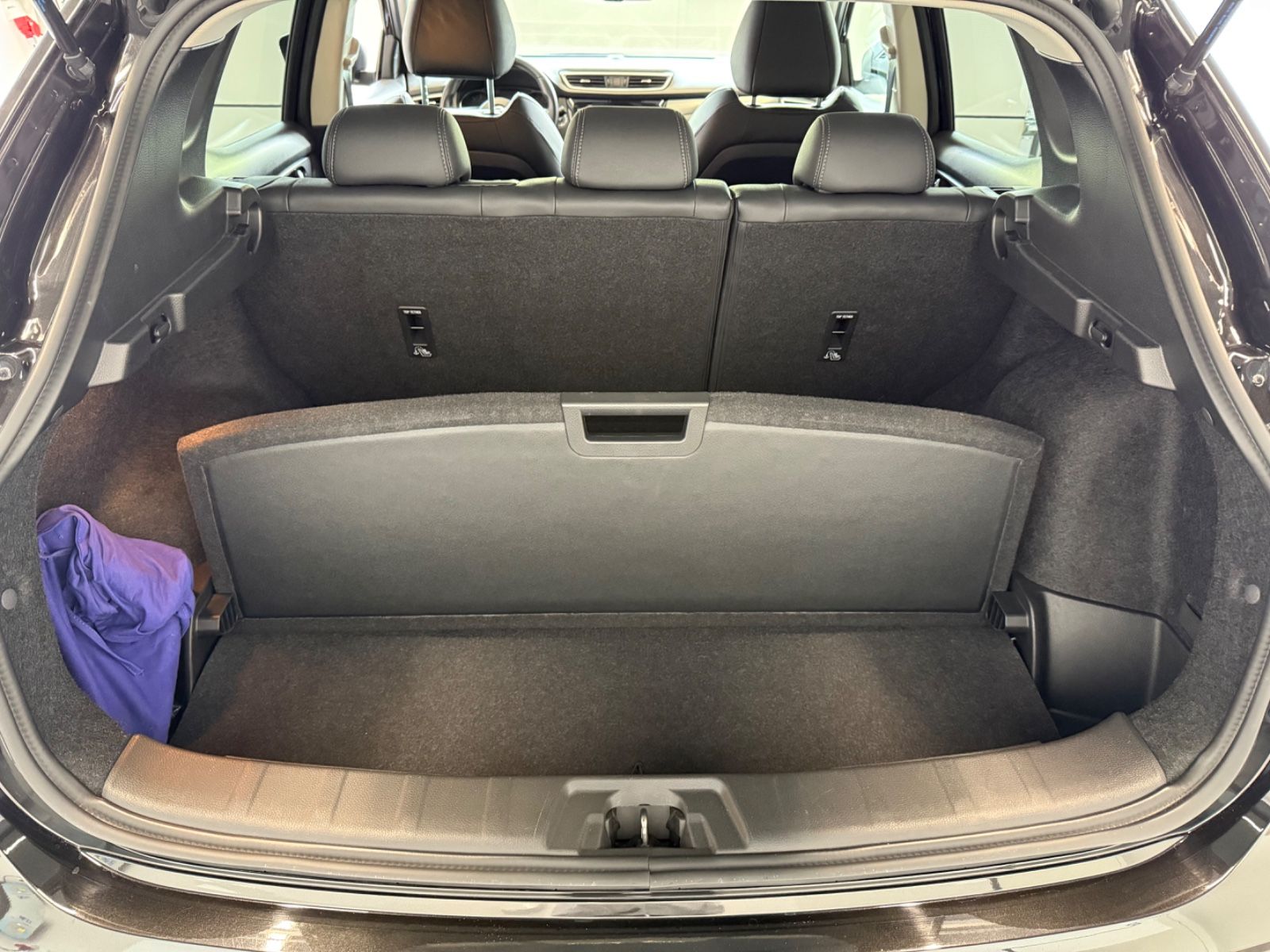 Fahrzeugabbildung Nissan Qashqai Tekna Safety-Shield-Paket 360°