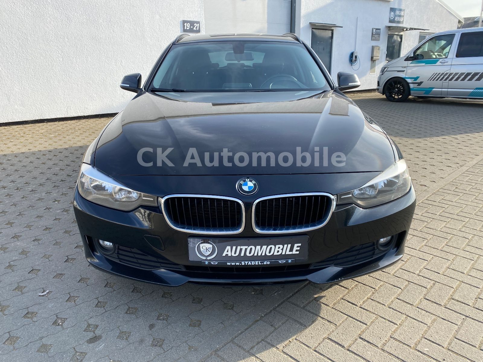 Fahrzeugabbildung BMW 320d Touring Automatik/Klima/Navi/Tempomat/PDC