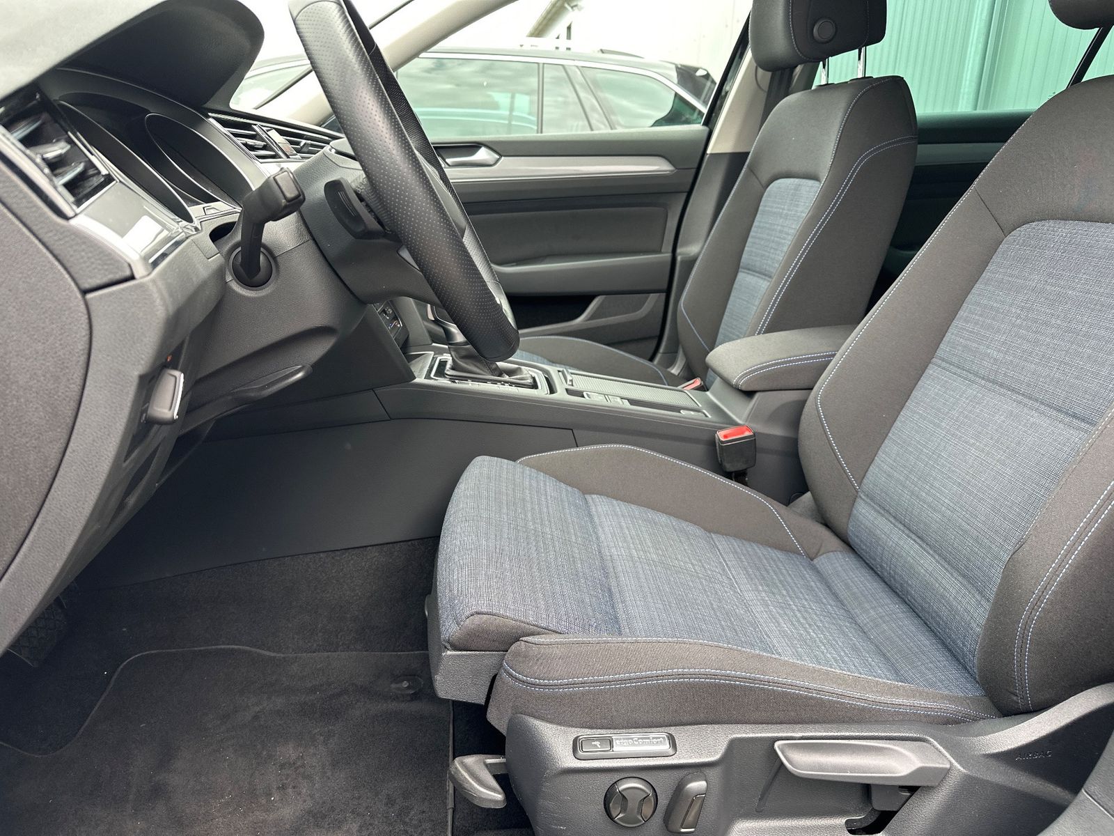 Fahrzeugabbildung Volkswagen Passat Variant GTE NAV+LED+ACC+AHK+17ZOLL+KAMERA