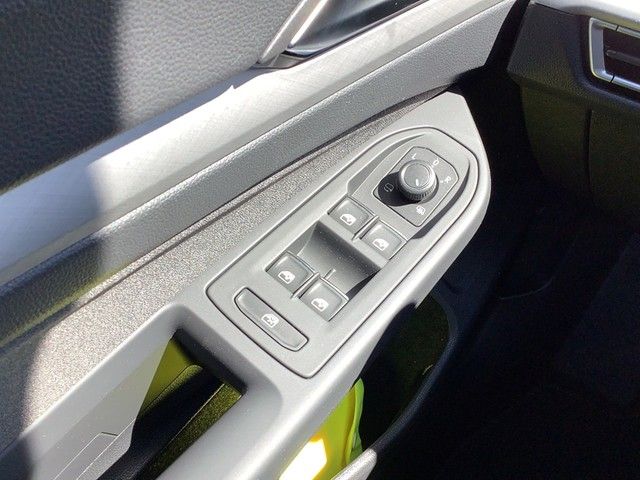 Fahrzeugabbildung Volkswagen Golf VIII TSI Life Pano AHK ACC