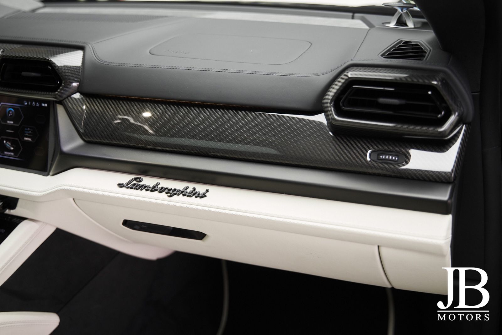 Fahrzeugabbildung Lamborghini Urus SE Panorama 3D B&O Carbon 23 Zoll