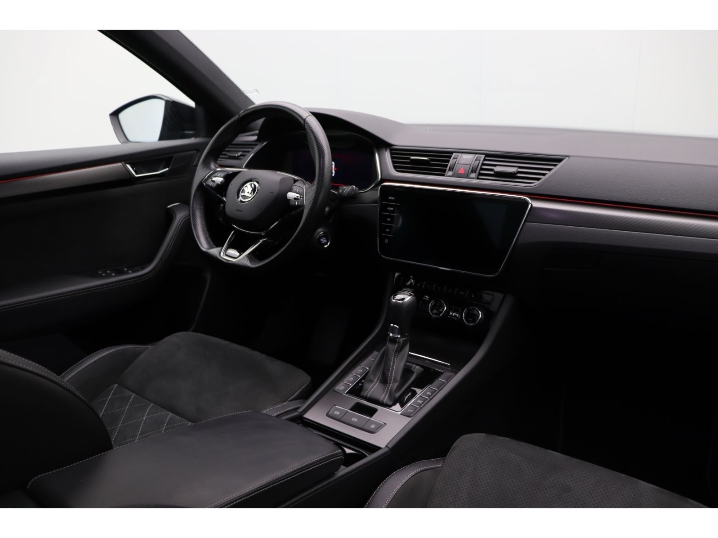 Fahrzeugabbildung SKODA Superb Combi SportLine 4x4 Digi Cockpit 360 Kame