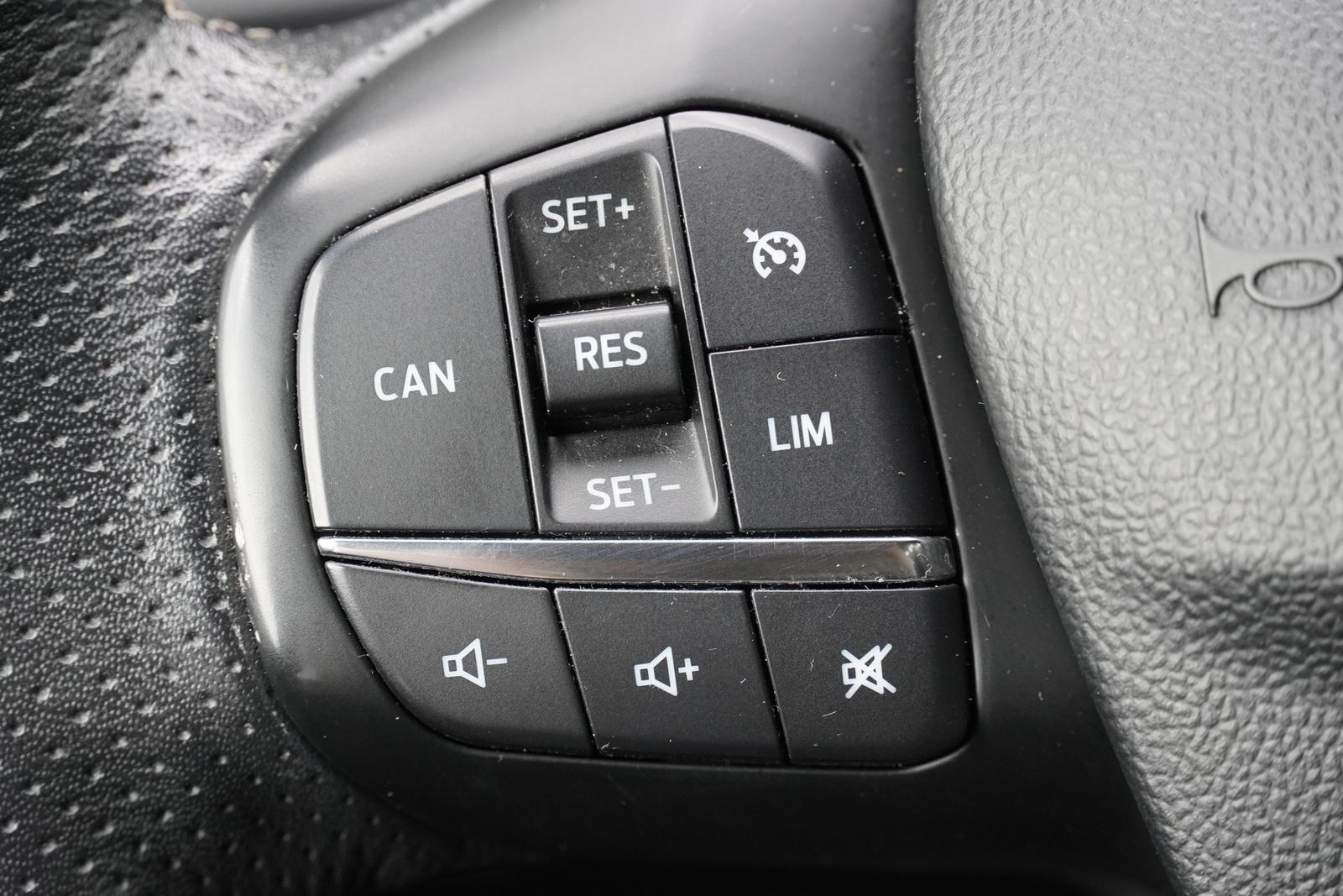 Ford Focus Turnier 2.3 EcoBoost ST LED Navi DAB PDC
