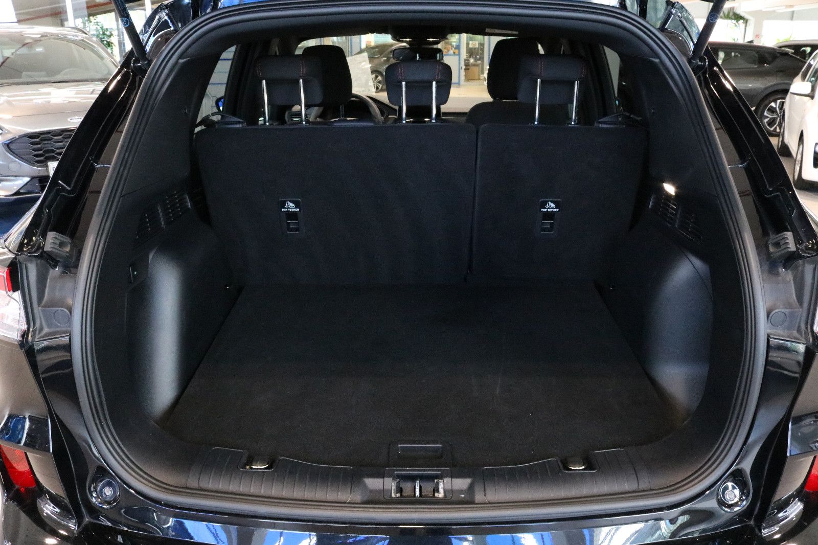 Fahrzeugabbildung Ford Kuga ST-Line 1,5 110 KW 150 PS  Winterpaket 2