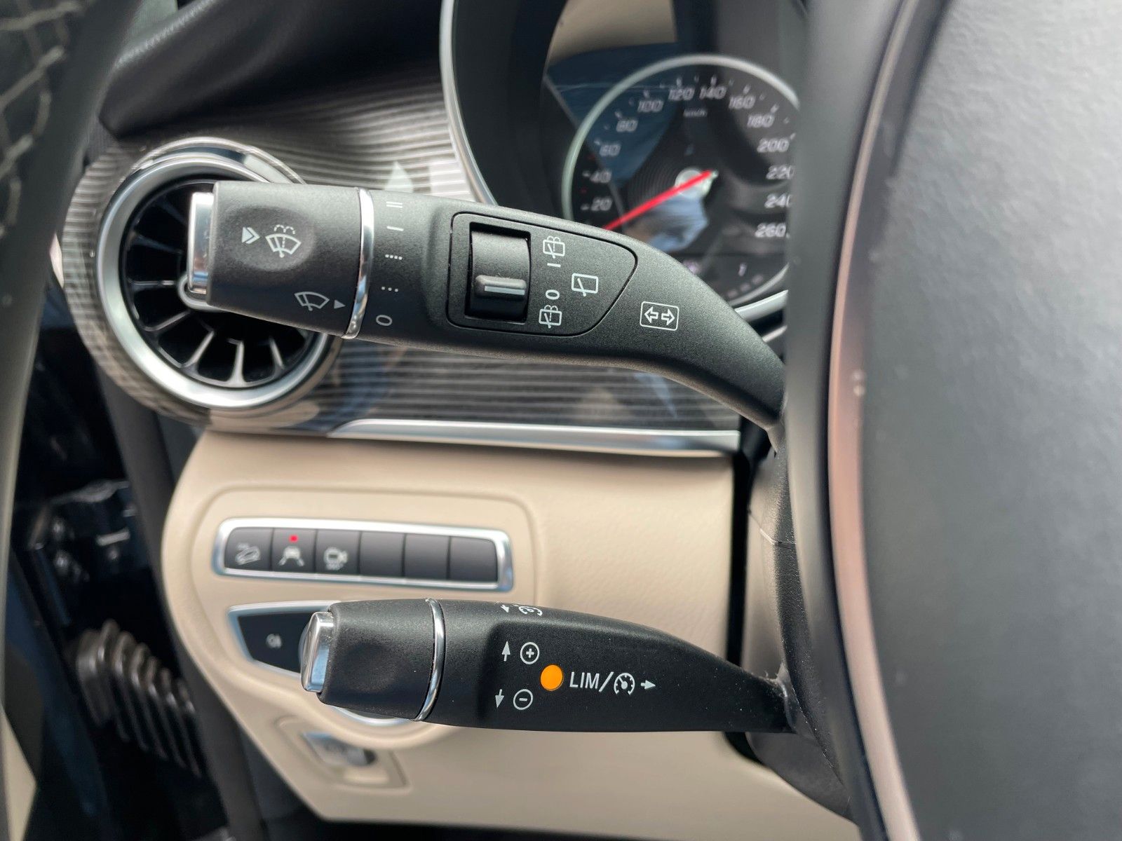 Fahrzeugabbildung Mercedes-Benz V 300 d AVA ED 4MATIC Sitzklima Burmester 6Sitze