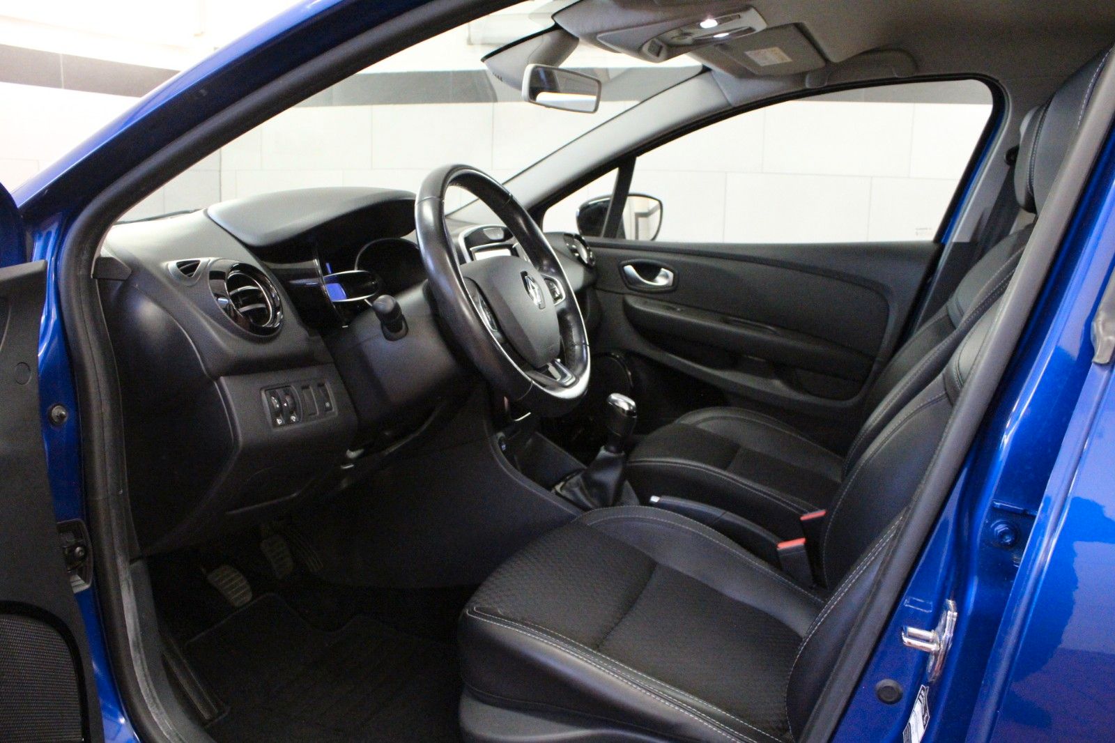 Fahrzeugabbildung Renault Clio TCe 90 Intens*Navi*Klima*PDC*