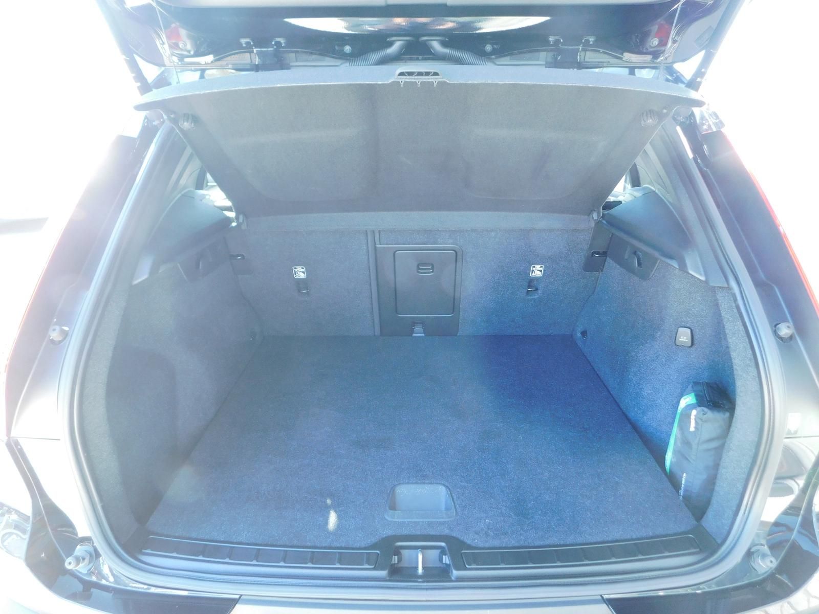 Fahrzeugabbildung Volvo XC40 B5 AWD R-Design