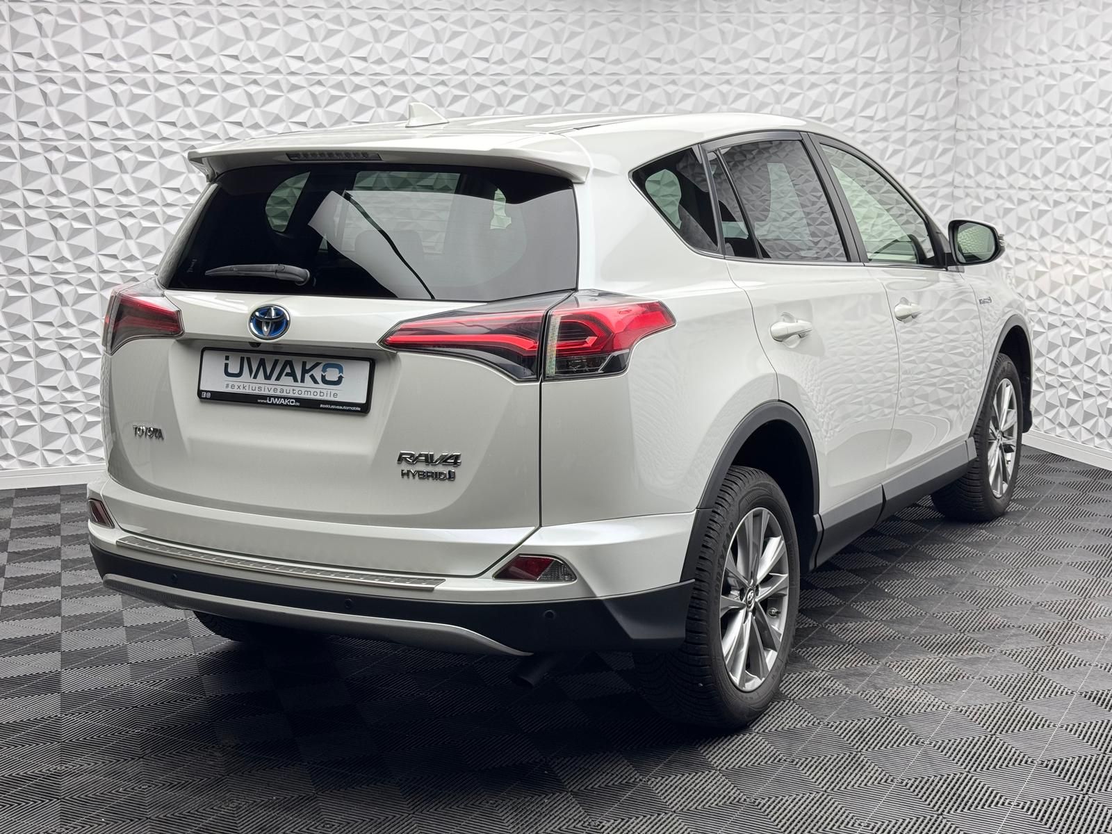 Fahrzeugabbildung Toyota RAV 4 2.5 EXECUTIVE/STANDHZ/RCAM/KEY/LED/DAB/RSA