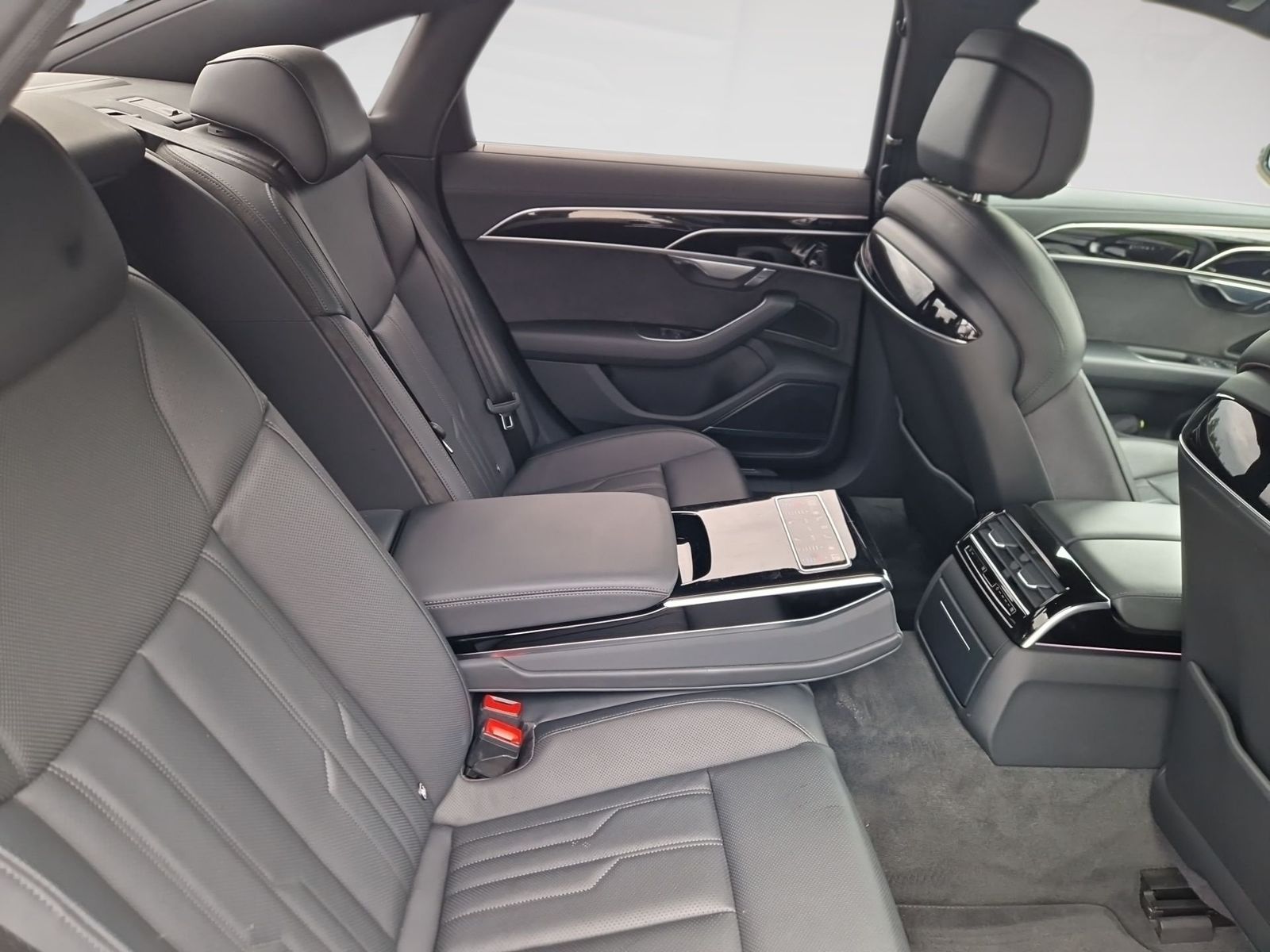 Audi A8 - Bild 10
