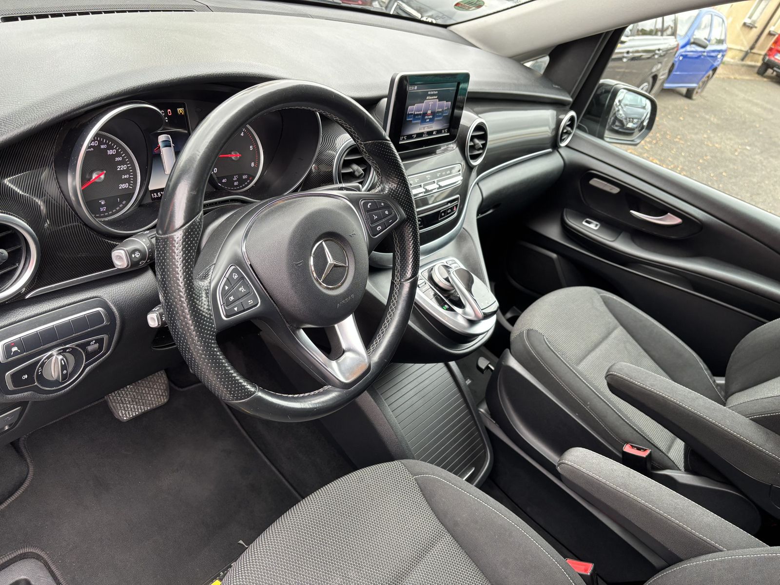 Fahrzeugabbildung Mercedes-Benz V 250 d EDITION lang-NAV-LED-KAMERA-EL.HECK-