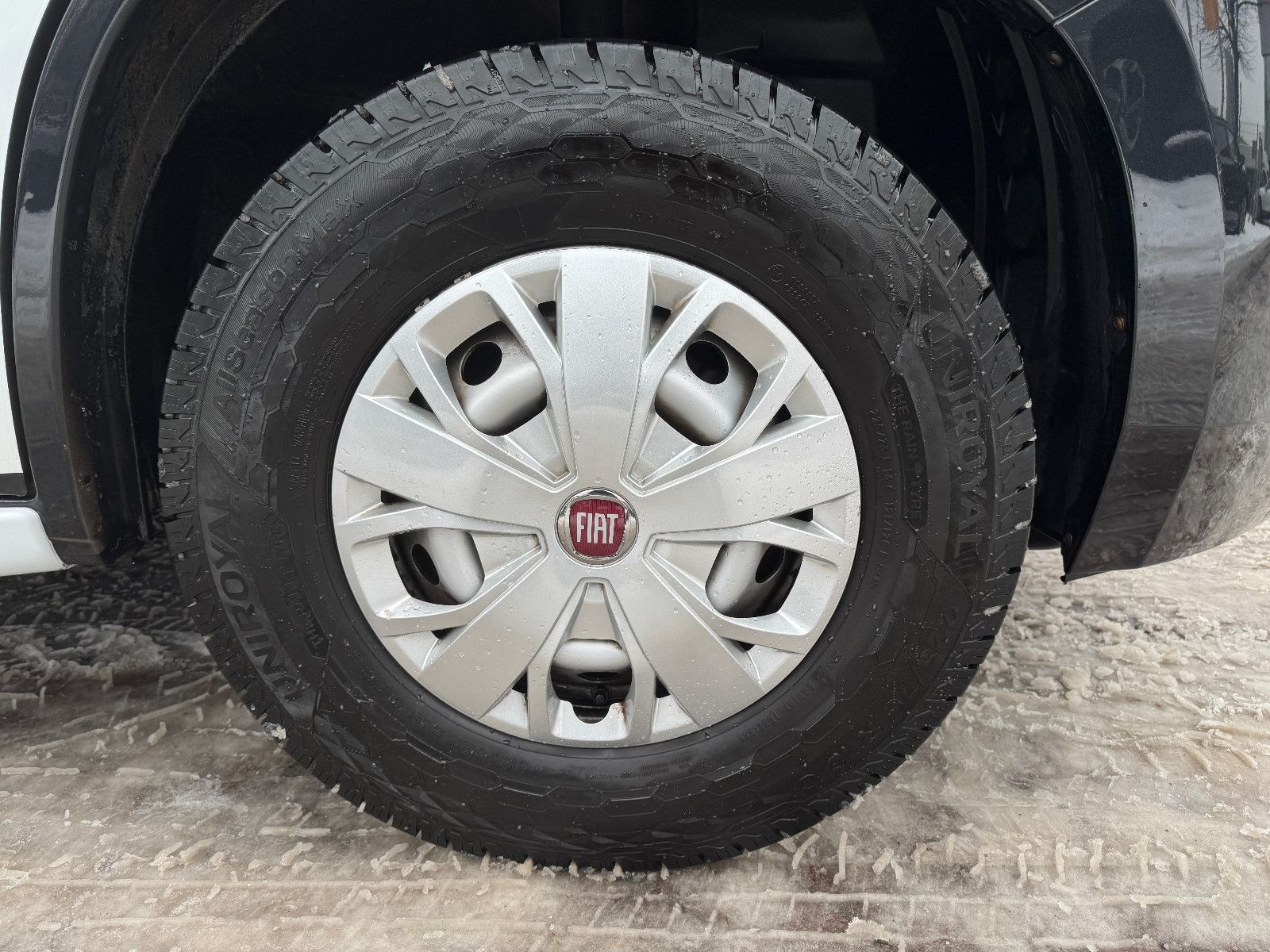 Fahrzeugabbildung Hobby PREMIUM DRIVE T 70 GE SOLAR SAT LITHIUM 2X TV