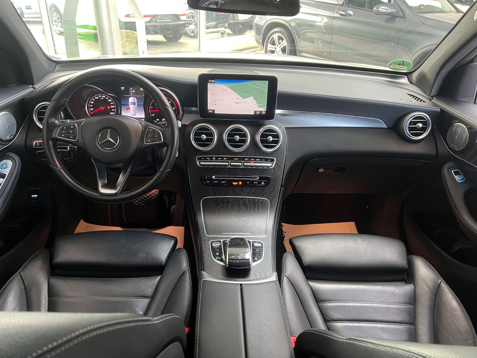 Fahrzeugabbildung Mercedes-Benz GLC 350 d 4Matic AMG LINE *PANORAMADACH*