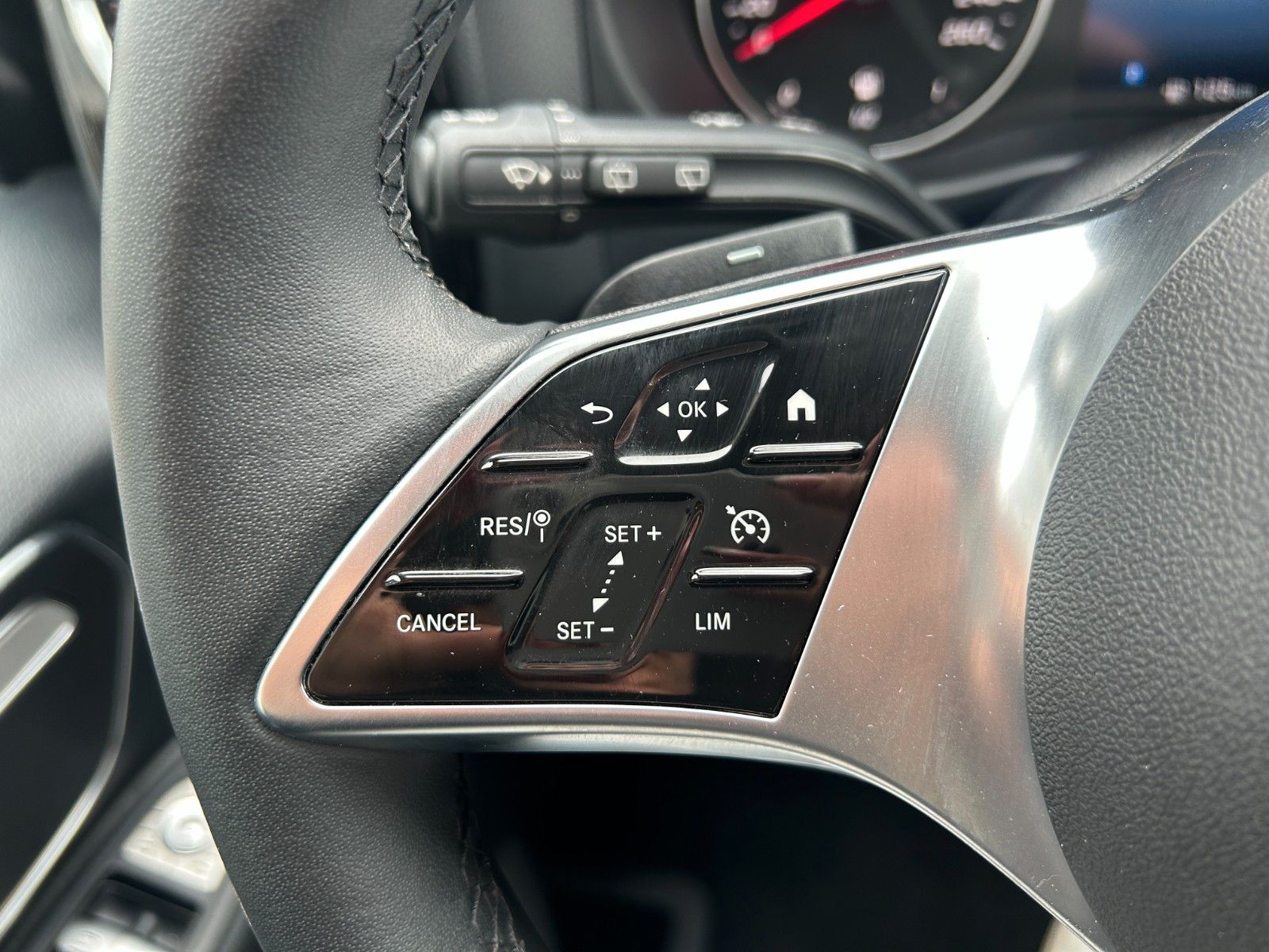 Fahrzeugabbildung Mercedes-Benz Vito 116 CDI Tourer Select 9G AHK2,5to LED