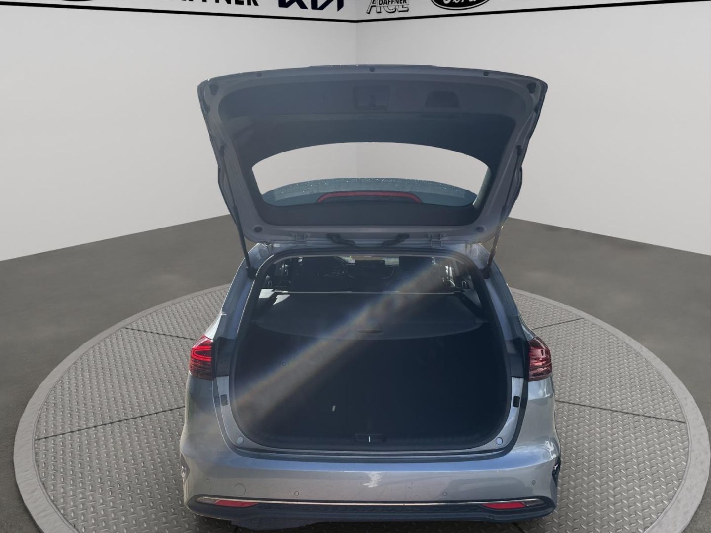 Fahrzeugabbildung Kia Ceed_sw Vision Kamera LIM VerkehrszeichenERK DAB