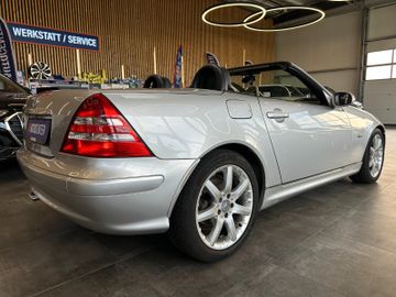 MYAUTOCENTER – Gebraucht- und Jahreswagen mit Werkstattservice in Pfaffenhofen Mercedes-Benz SLK 230 Kompressor ""1.HAND*KLIMA*LEDER*SZHZ*