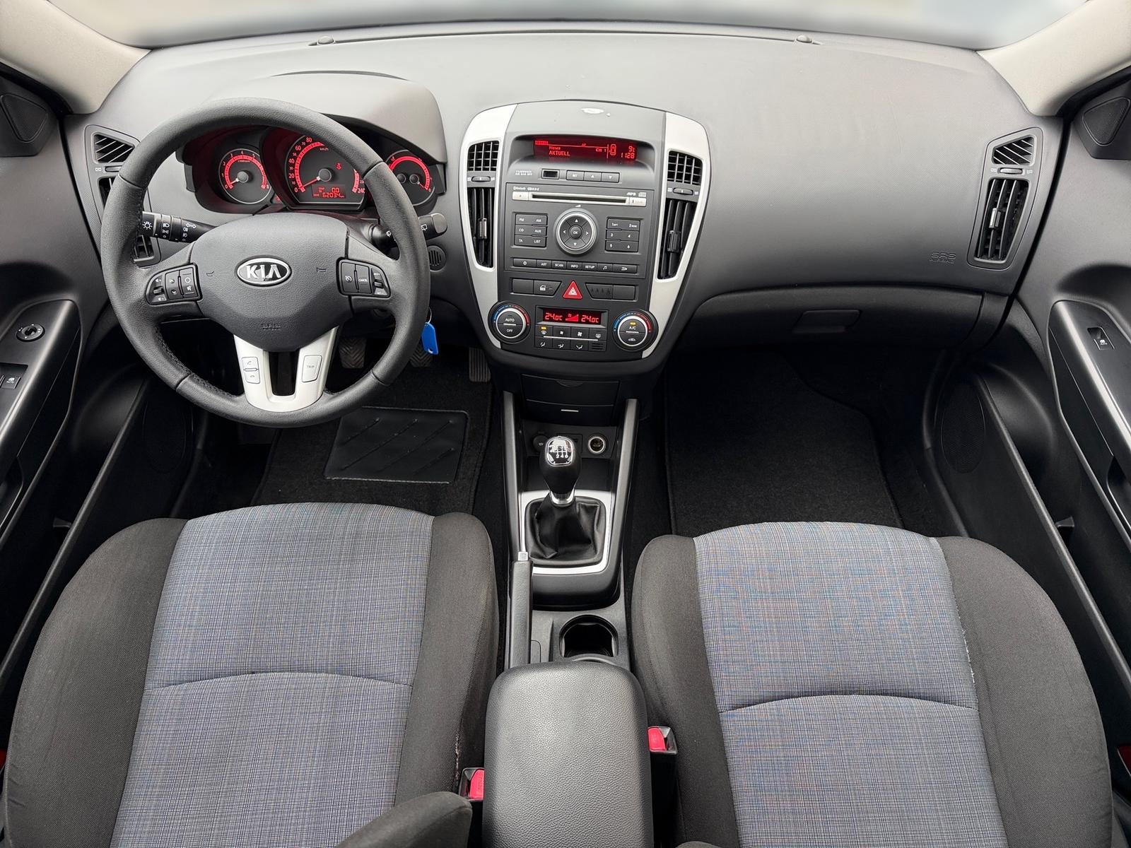 Kia cee'd 2013 — photo 12