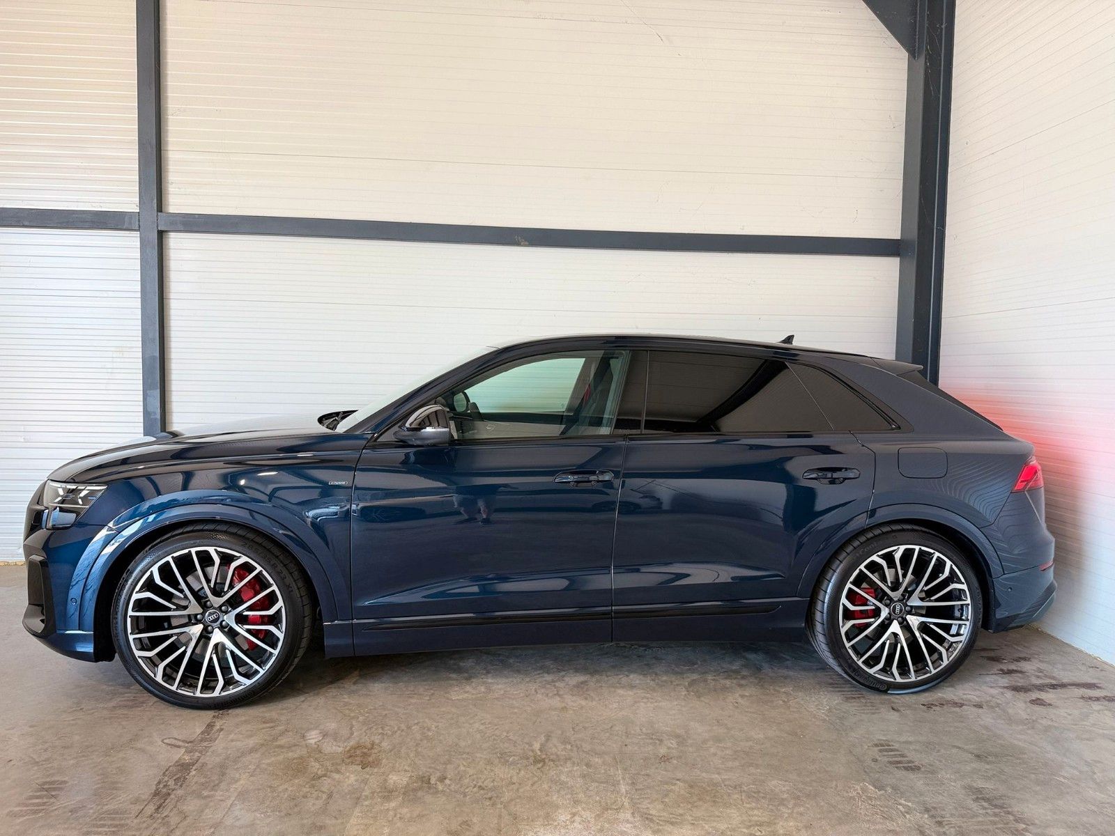 Audi Q8 60e CARBON /ROTE NÄHTE/HUD/23"/AHK/PANO imagem 3