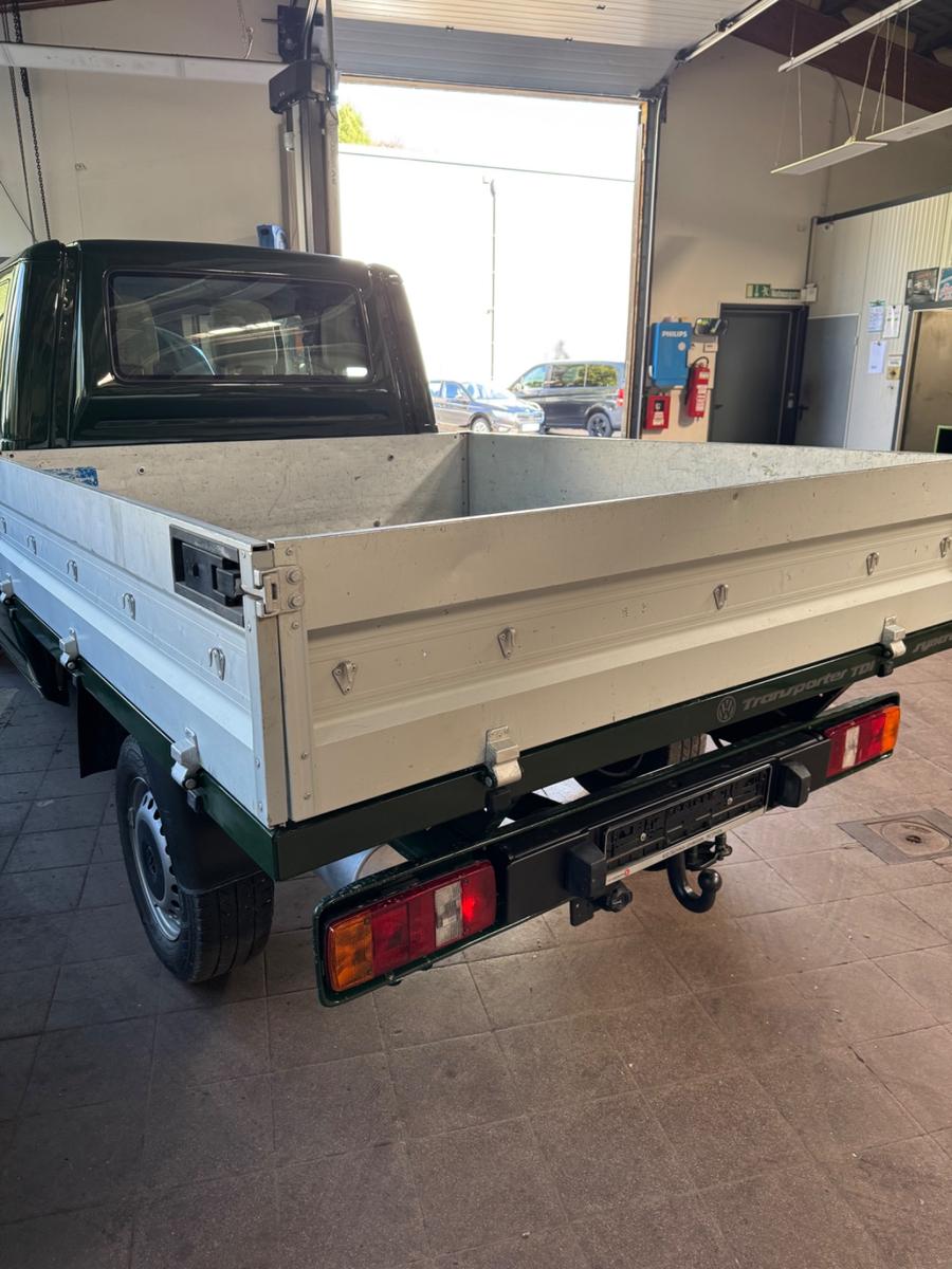 Volkswagen T4 Doka Syncro 4trg 2,5 TDI AXL GRÜNE Pl. HU Neu