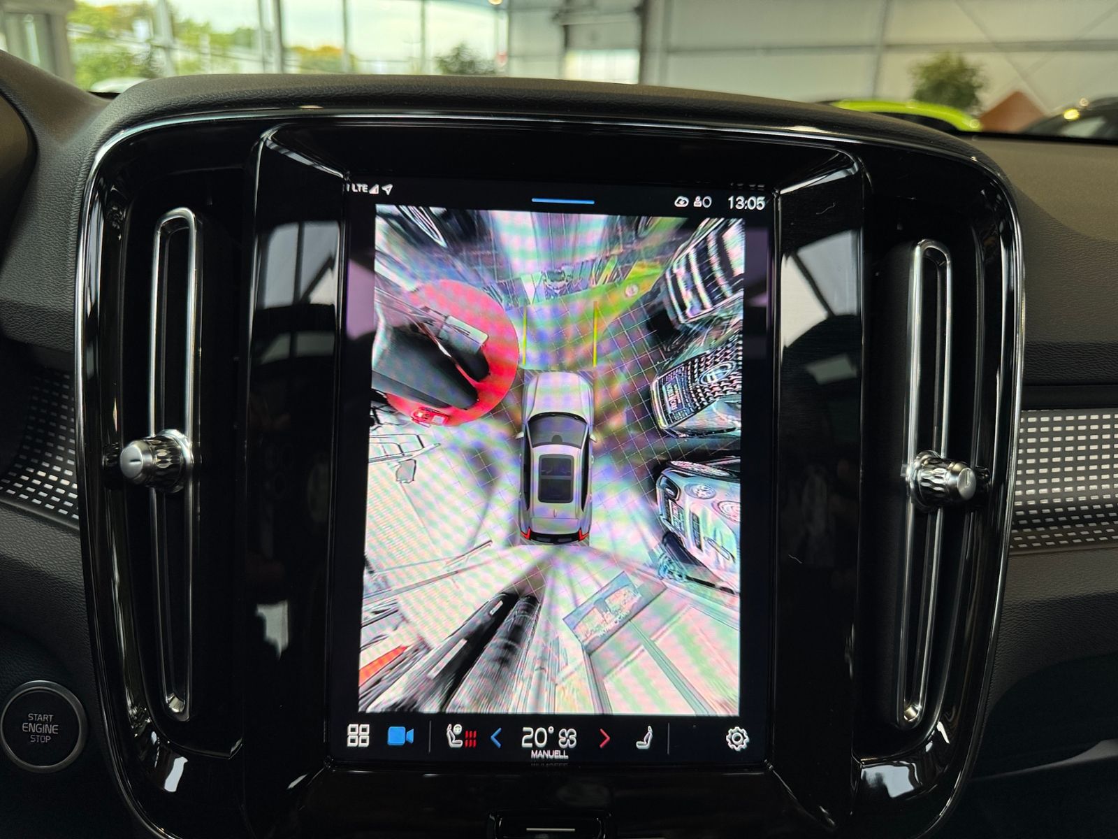 Fahrzeugabbildung Volvo XC40 Plus Dark 2WD NAVI LED AHK PANO