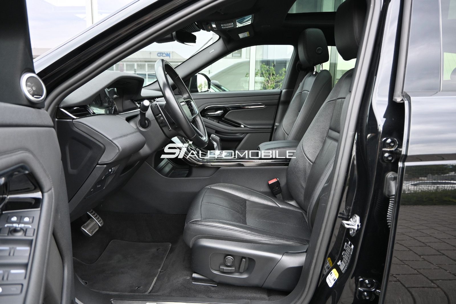 Fahrzeugabbildung Land Rover Range Rover Evoque D200 R-DYNAMIC SE AWD °BLACK°