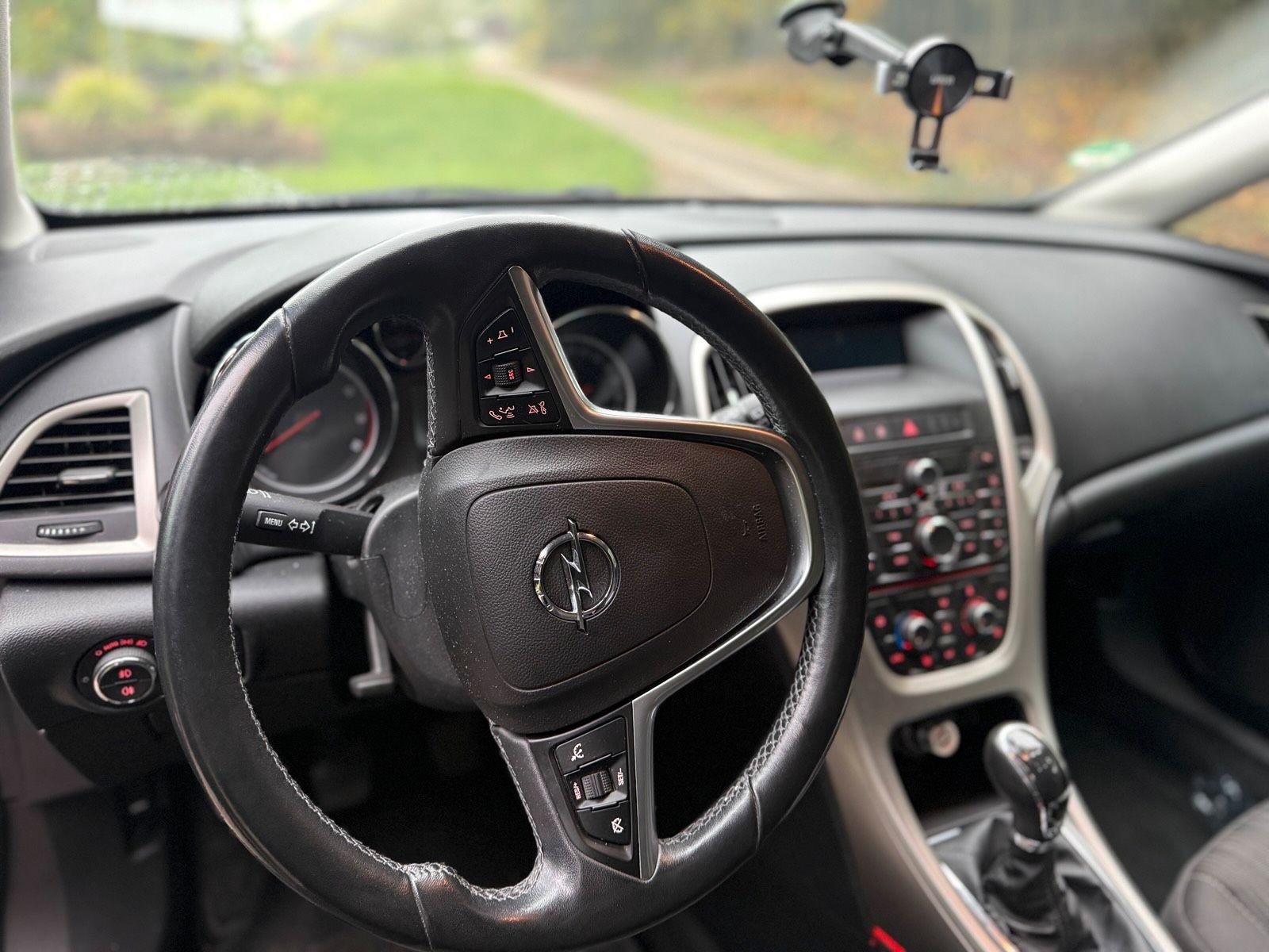 Opel Astra 2012 — photo 5