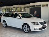 Skoda Octavia 2.0 TDI Aut. Elegance ·AHK· Navi ·Xenon - Skoda Octavia aus 2013