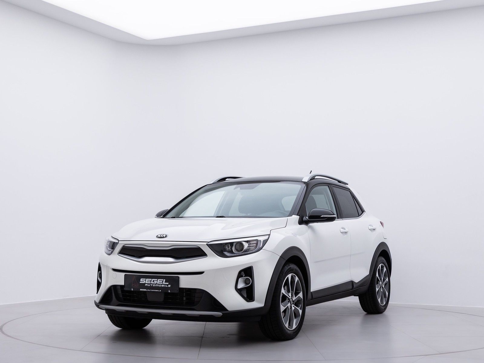 KIA Stonic 2018, 1.0 benzīns, Manuāls, SUV/Apvidus, Balts — Latvijā