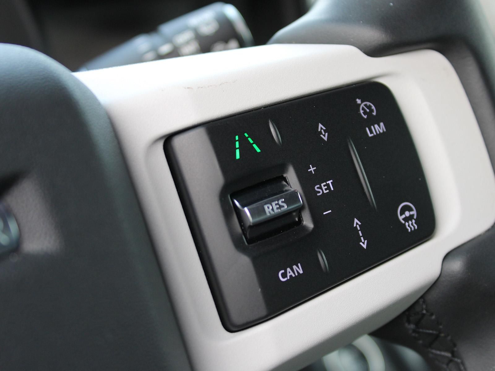 Fahrzeugabbildung Land Rover Defender 110 D250 X-Dynamic SE