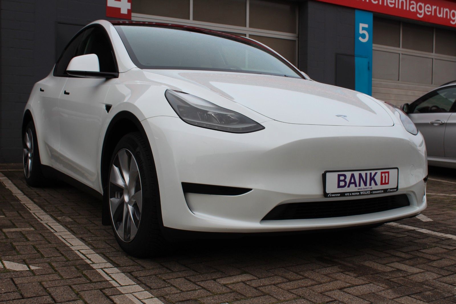 Tesla Model Y Basis RWD