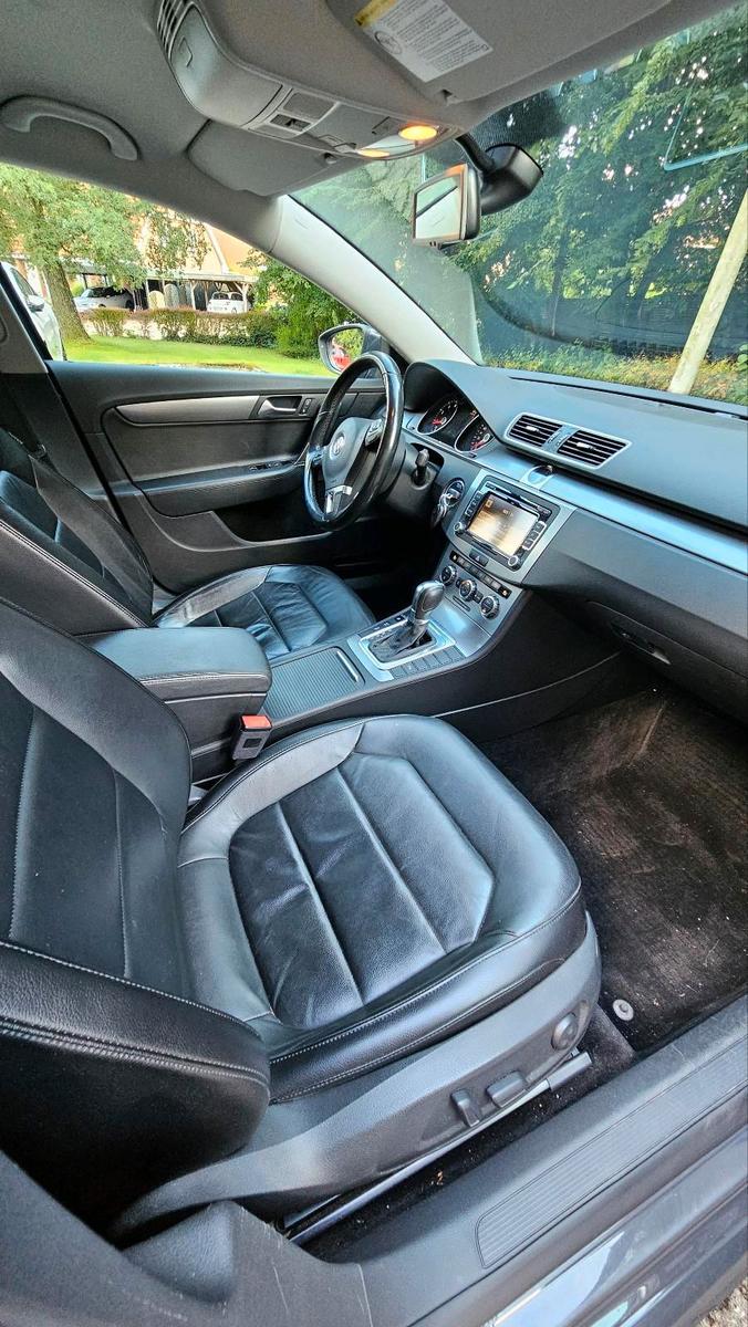 Volkswagen Passat 2012 — photo 11