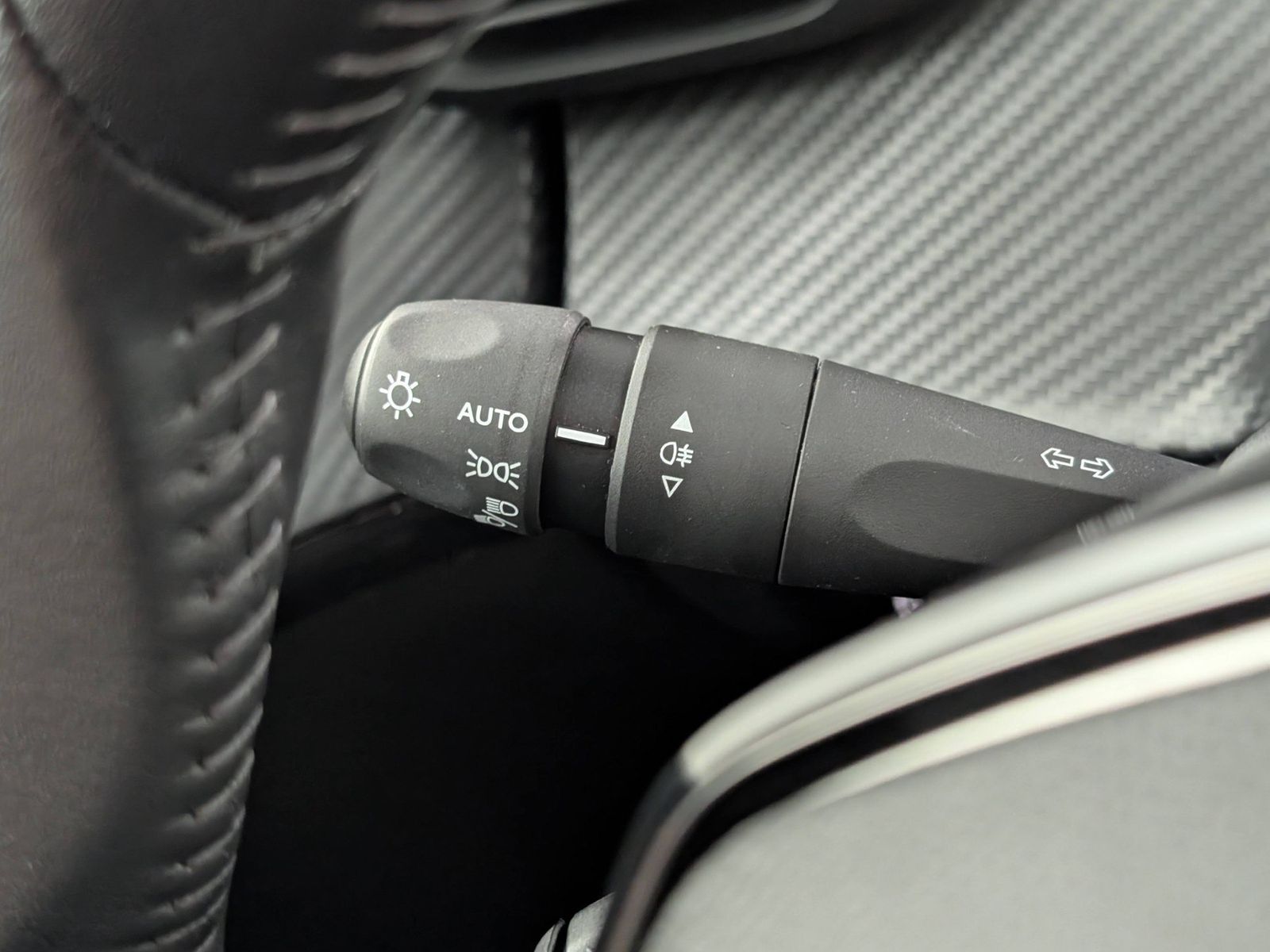 PEUGEOT 208 1.2 Active LED Klima – Bild 26