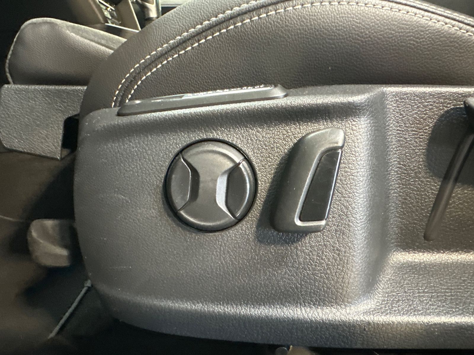 Fahrzeugabbildung Volkswagen Passat Variant 1.4 TSI DSG GTE NAV+LED+PANO+STHZ