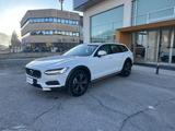 Volvo V90 Cross Country 2.0 b4 Business Pro awd auto - weiße Volvo V90 Cross Country