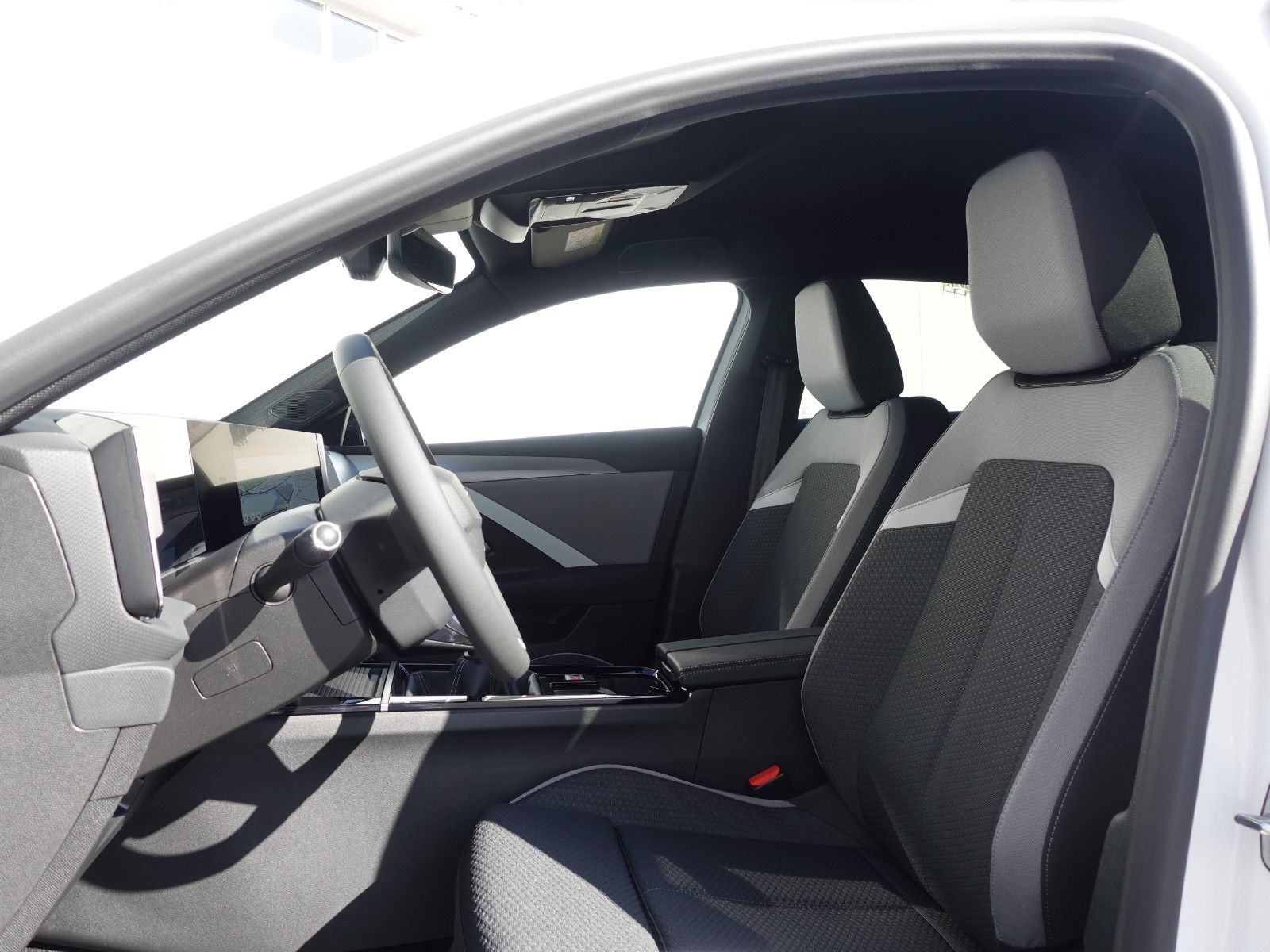 Fahrzeugabbildung Opel Astra Edition 1.2T,Navi,Kamera,Sitzhzg,AGR-Sitz