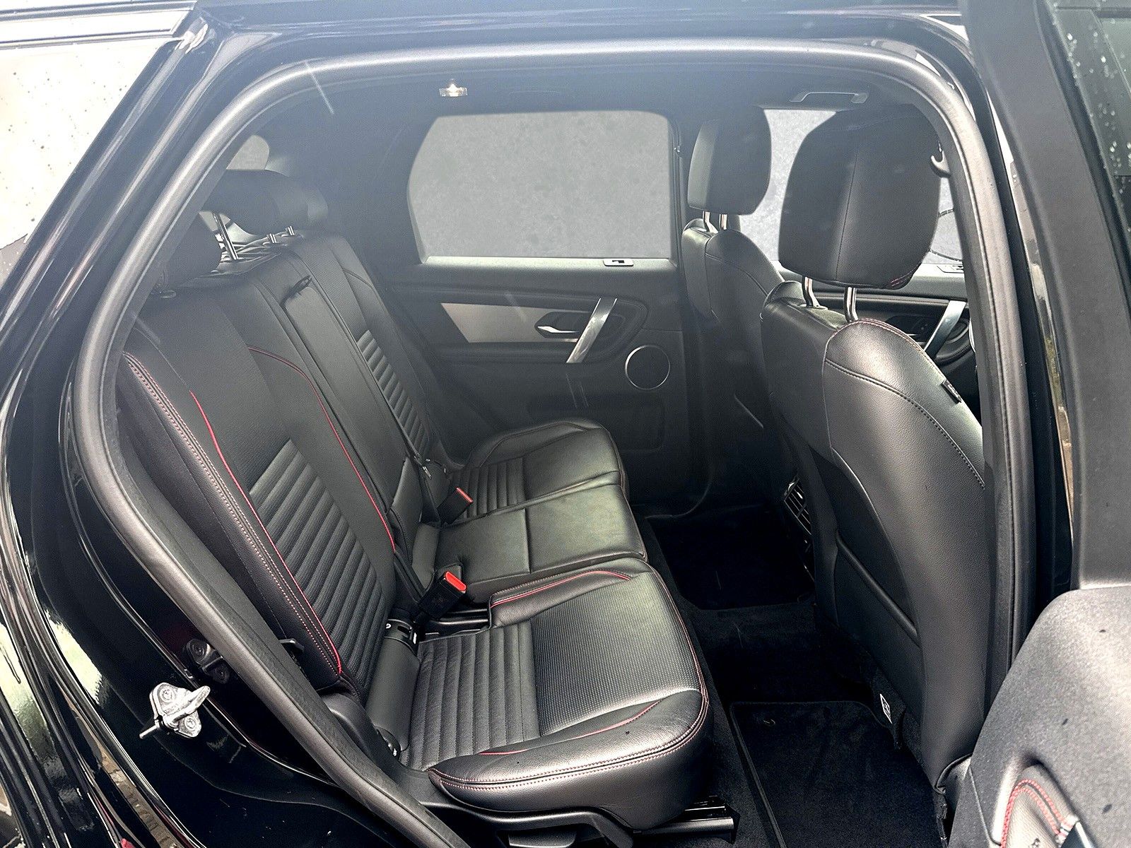 Fahrzeugabbildung Land Rover Discovery Sport D200 R-Dynamic SE