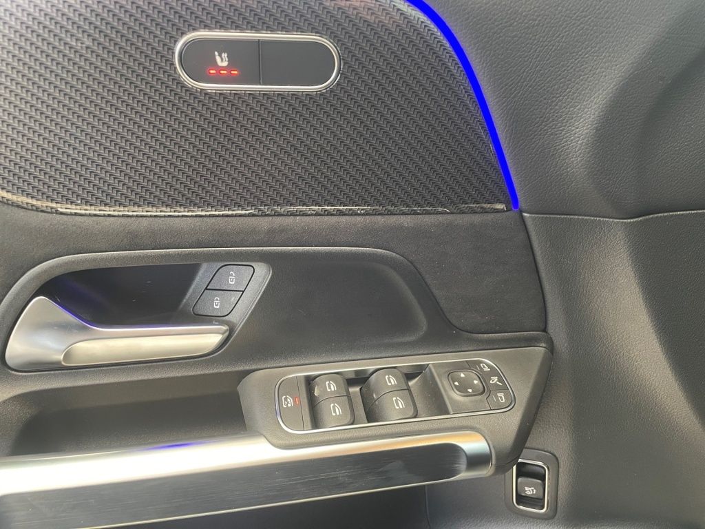 Fahrzeugabbildung Mercedes-Benz GLB 200 d 4MATIC 360 AHK AUT DynLicht Kam. LED