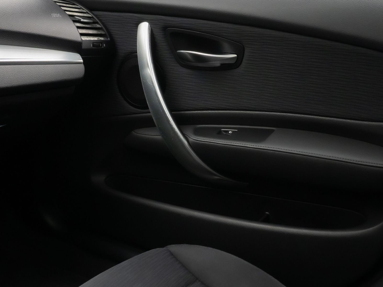 Fahrzeugabbildung BMW 118d Glasdach Navi Sitzhzg Xenon PDC 8Fach