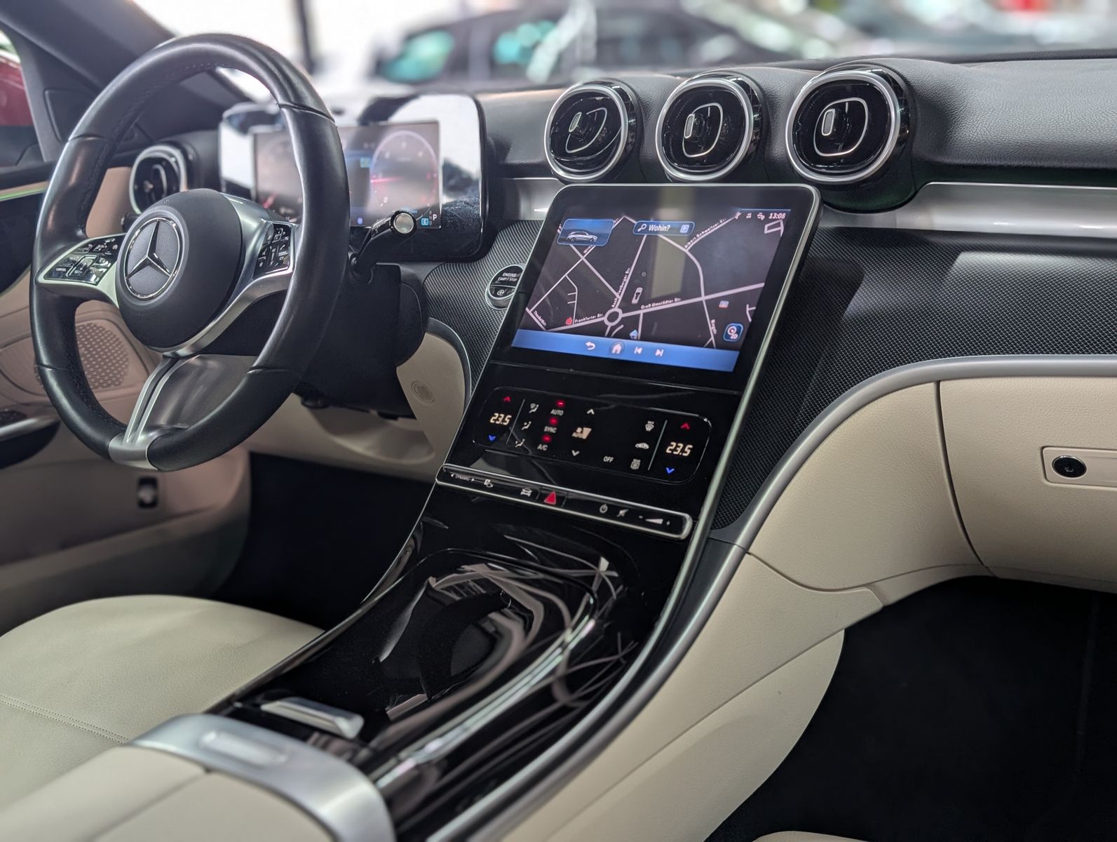 Fahrzeugabbildung Mercedes-Benz C 220 d T 2x Avantgarde LED AHK LEDER KAM 4x-SHZ