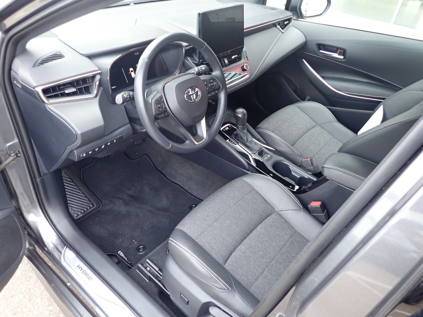 Fahrzeugabbildung Toyota Corolla Hybrid Team D