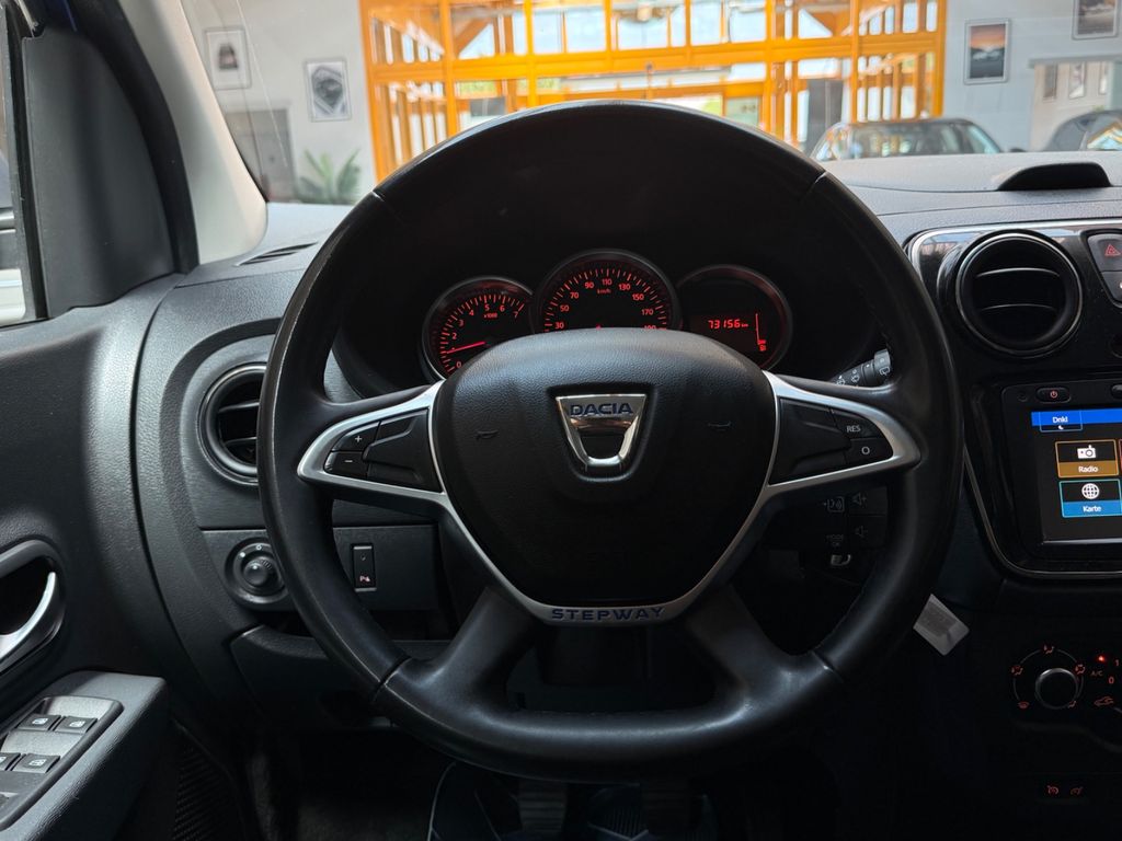 DACIA Lodgy Stepway Plus|7-Sitzer|SHZ|PDC|Kamera|Klima DACIA Lodgy Stepway Plus|7-Sitzer|SHZ|PDC|Kamera|Klima
