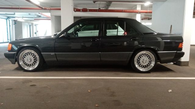 Mercedes-Benz 190E