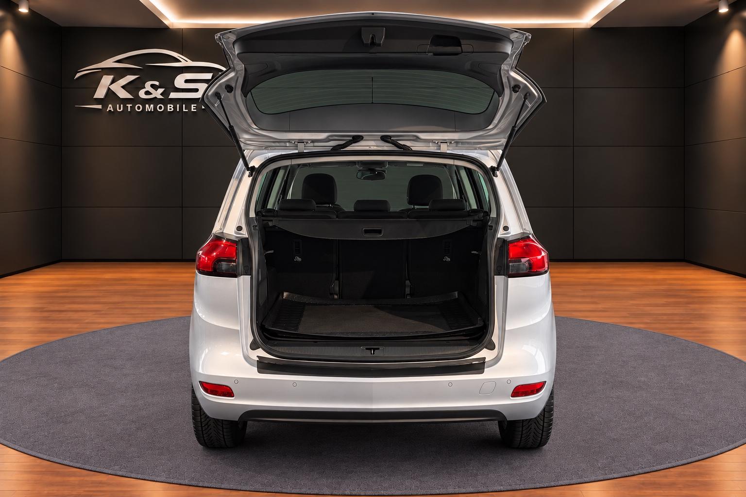 Opel Zafira C 140PS*7SITZER*AHK*PDC*SZH&LHZ*TEMPO*